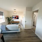 Luxury 2-bedroom Overlooking The * 번드런
