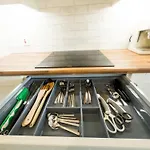 Luxury 2-bedroom Overlooking The 아파트