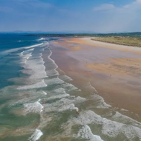 Luxury 2-bedroom Overlooking The Lägenhet *