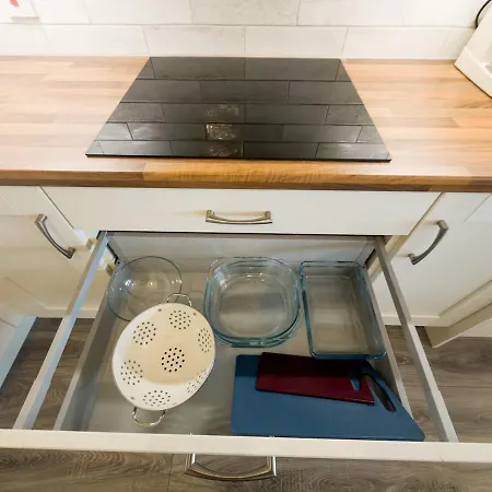 Luxury 2-bedroom Overlooking The Lägenhet *