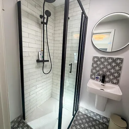 아파트 Luxury 2-bedroom Overlooking The 번드런