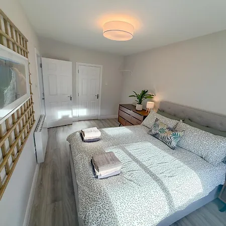 Luxury 2-bedroom Overlooking The * 번드런