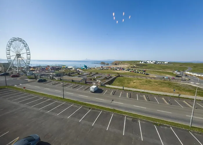 Luxury 2-bedroom Overlooking The 아파트