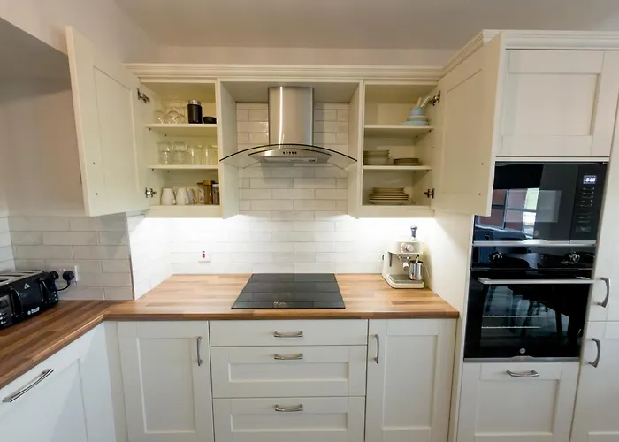 Luxury 2-bedroom Overlooking The 아파트