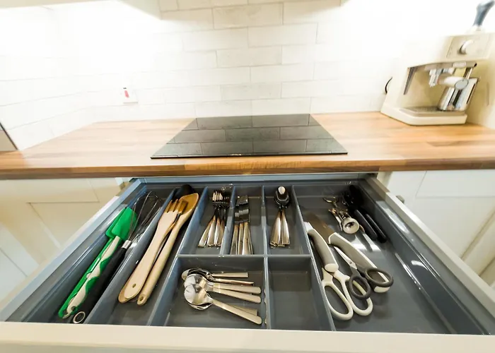 Luxury 2-bedroom Overlooking The 아파트