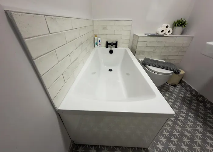 Luxury 2-bedroom Overlooking The 번드런